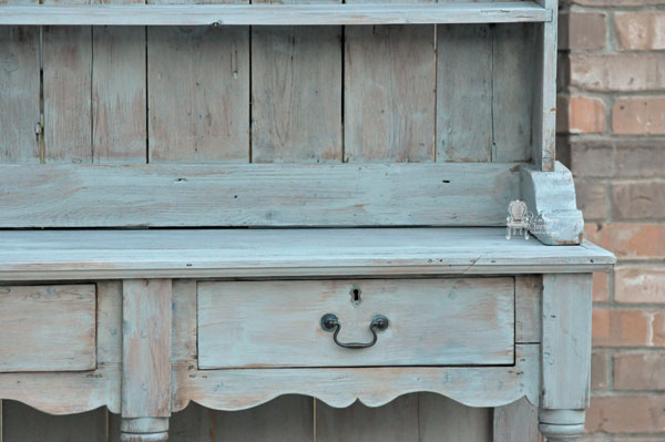 painted-reclaimed-wood-hutc