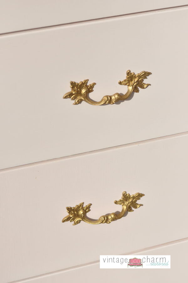 close-up-drawers-and-gold-h